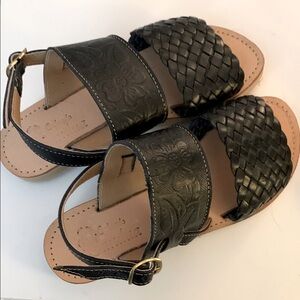 Girls leather sandals made in Mexico sz 23 (US6.5)